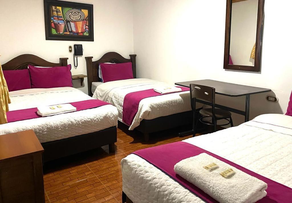 Hostal Internacional Bogotá Esterno foto
