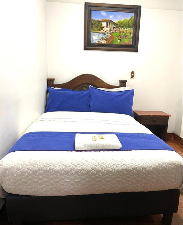 Hostal Internacional Bogotá Esterno foto